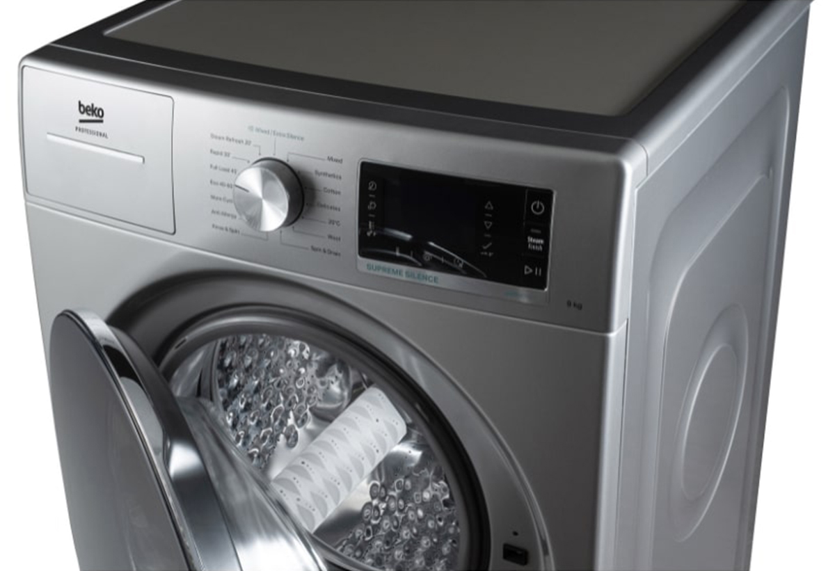 Απεικονίζεται κοντινό στην οθόνη και τους διακόπτες του πλυντηρίου.